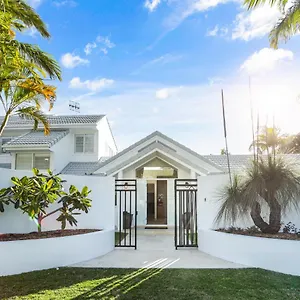 Island Living In The Heart Of Holiday home Noosa Heads