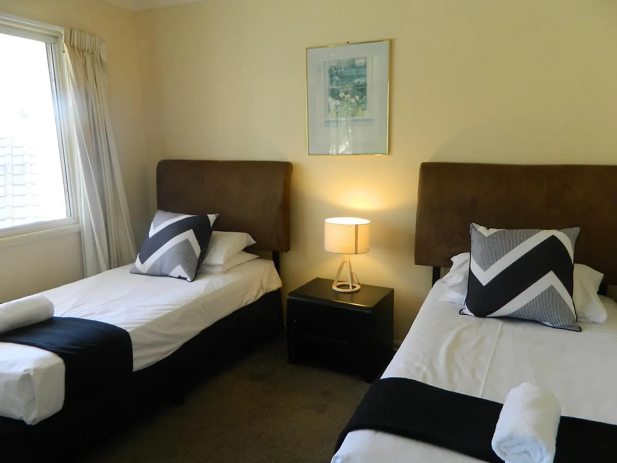 Isle Of Palms Resort Gold Coast 4*,  Australia